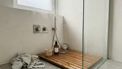 De juiste watertemperatuur onder de douche: zo blijft je haar langer fris en glanzend