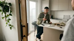 Respect win je niet met volume – 8 stille gewoontes die vertrouwen wekken