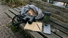 Vitaal blijven na je 60e: wat vogelspotten stiekem doet voor je aandacht en geheugen